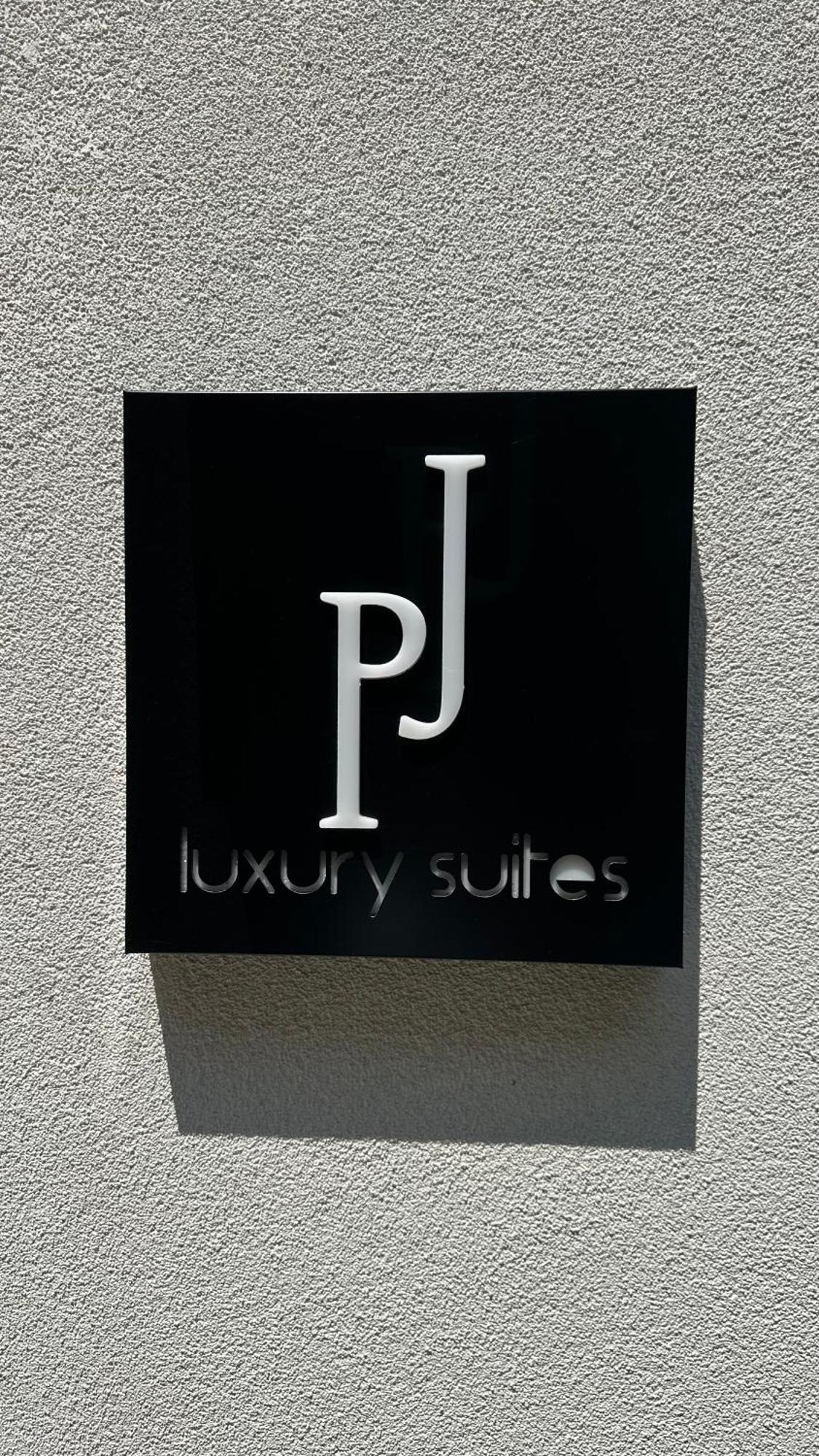 P J Luxury Suites سيرس المظهر الخارجي الصورة